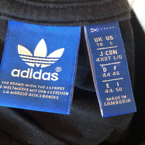 Adidas tshirt eith flowers in the front size large - Picture 2 of 5